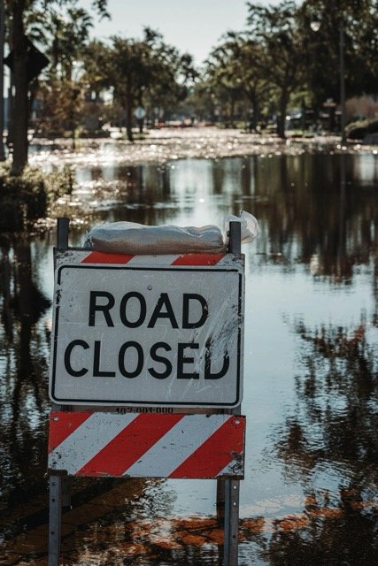 how to stay safe during a flood